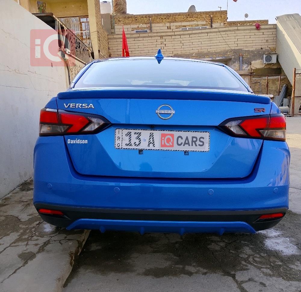 نيسان فيرسا